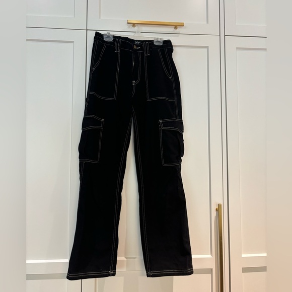 Urban outfitters black skate pants with many pockets and elastic waist - Picture 1 of 5